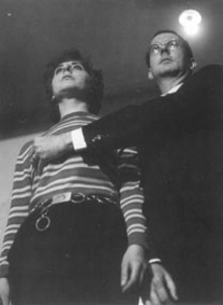 1968 El caballero de la mano en el pecho Dusseldorf, (Allemagne)